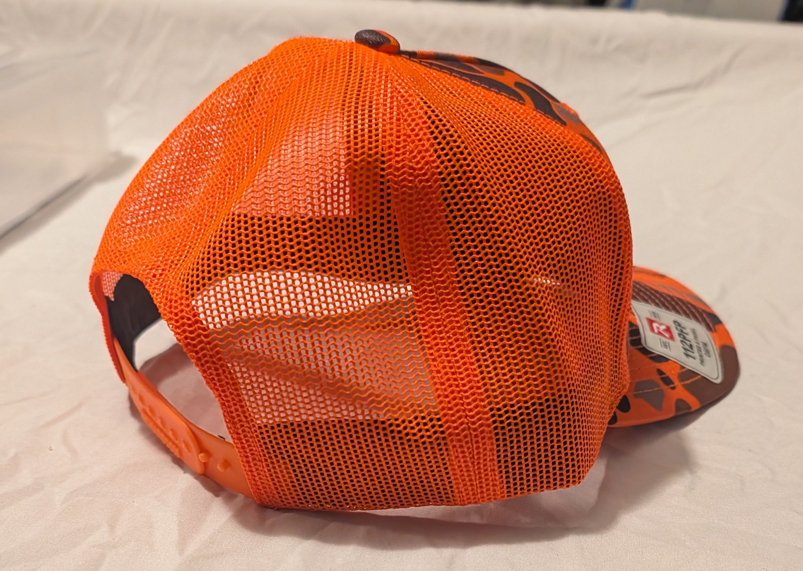 Hat: Blaze orange / old school camo front